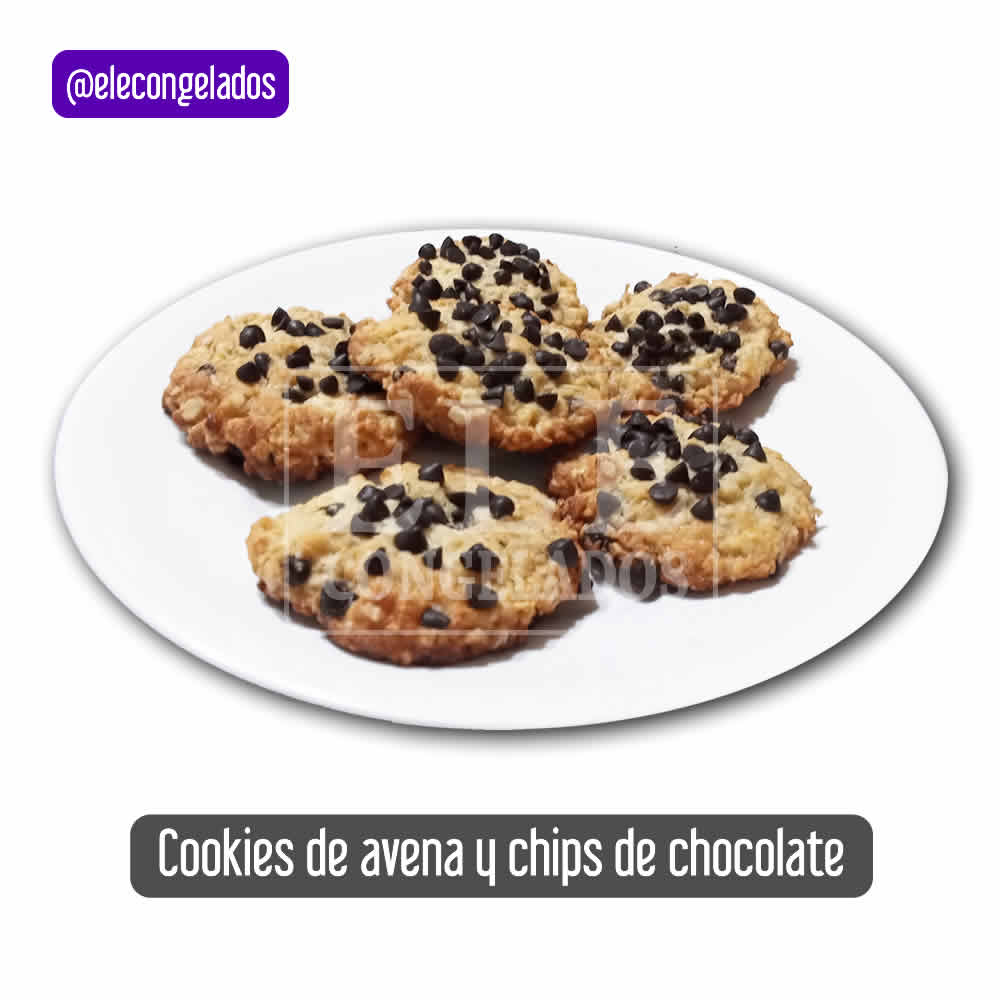 Cookies de avena y chips de chocolate en plato